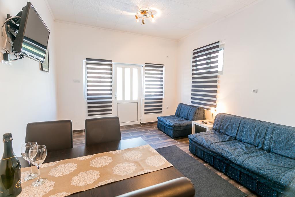 Radanovići Tramonto Apartments מראה חיצוני תמונה